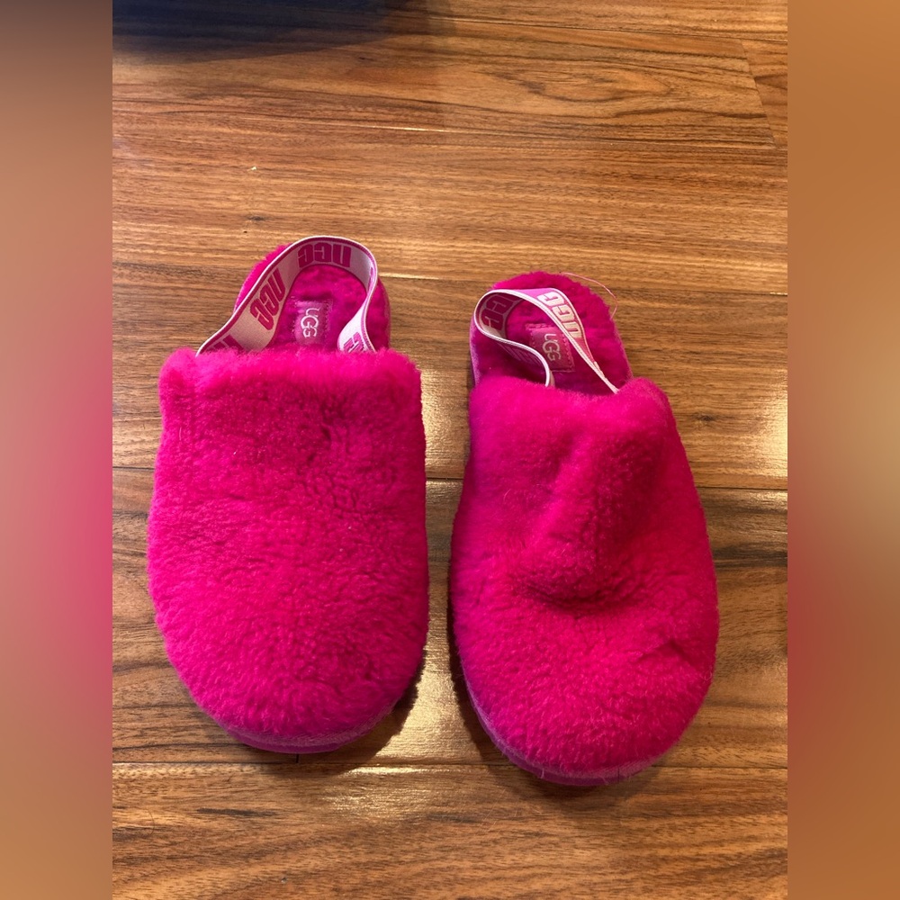 PREOWNED UGG LOGO STRAP BACK PINK FUZZY SLIPPERS KIDS SIZE 4